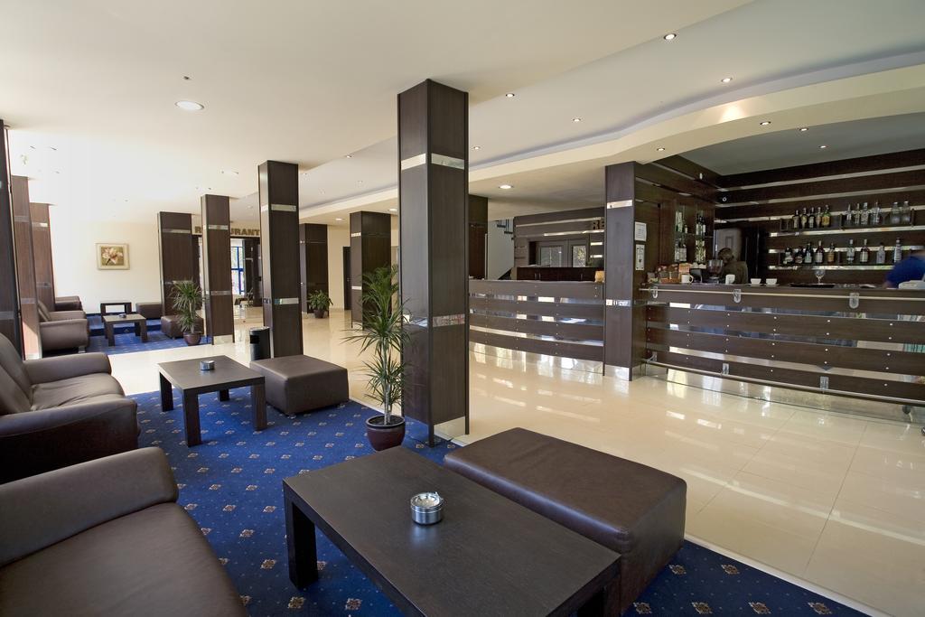 Blue Sky Hotel - & Parking Golden Sands Luaran gambar