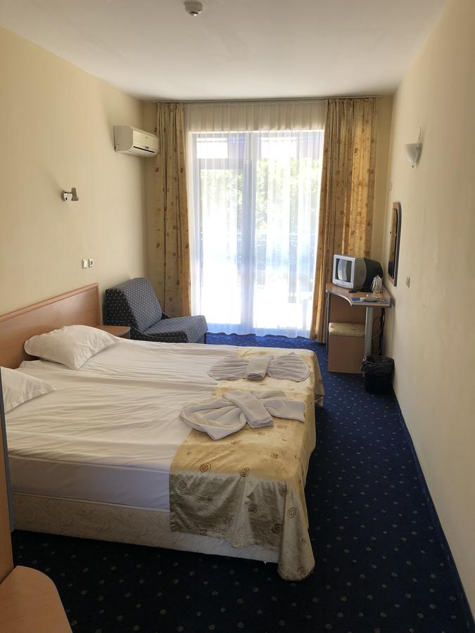 Blue Sky Hotel - & Parking Golden Sands Luaran gambar