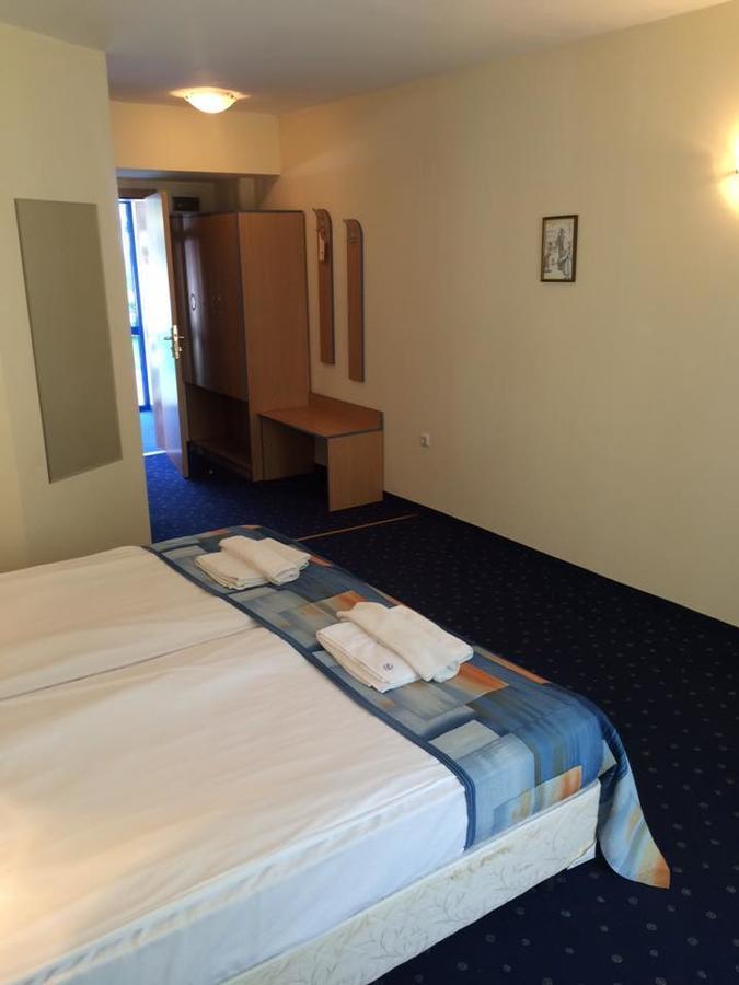 Blue Sky Hotel - & Parking Golden Sands Luaran gambar